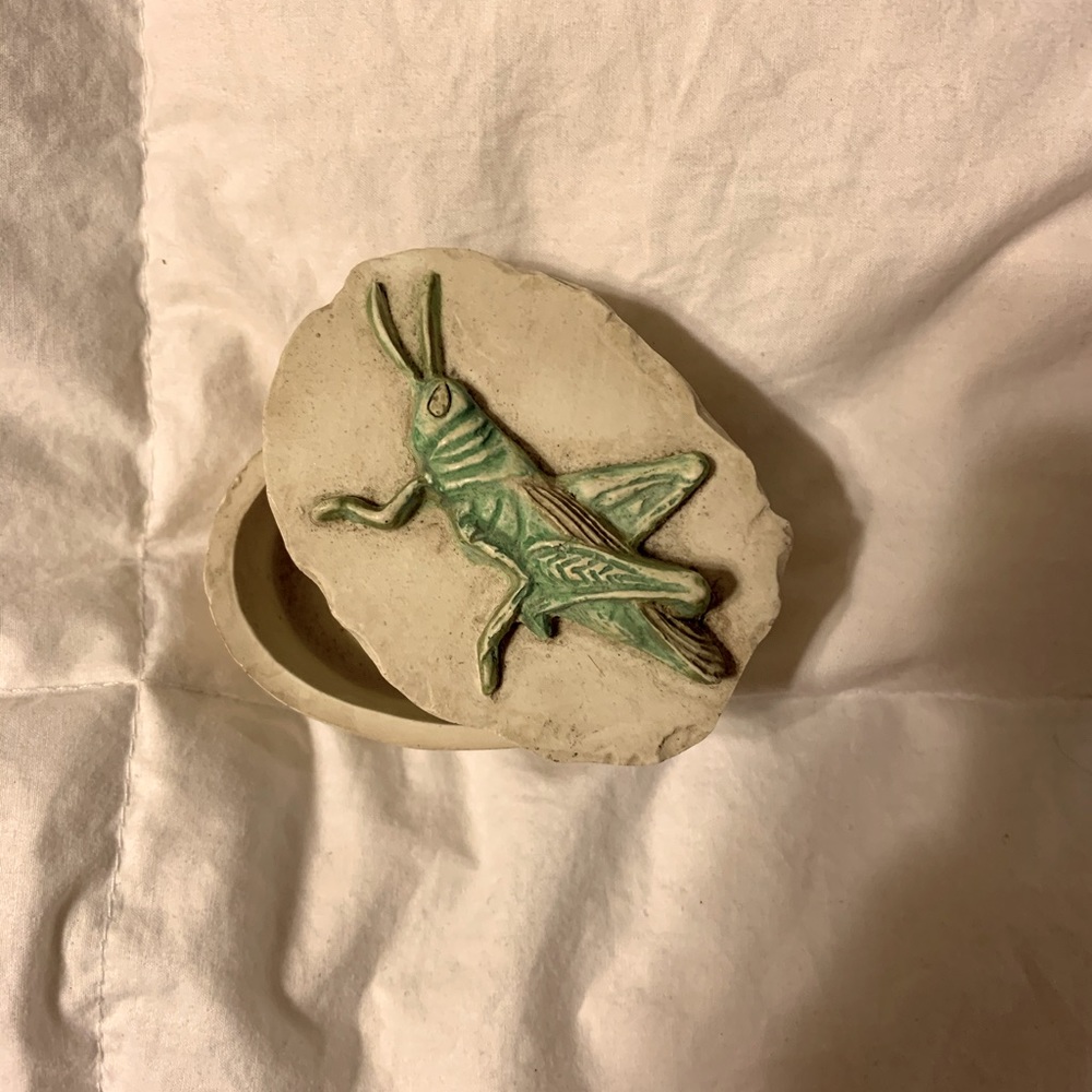💛- Magic grasshopper ceramic box
